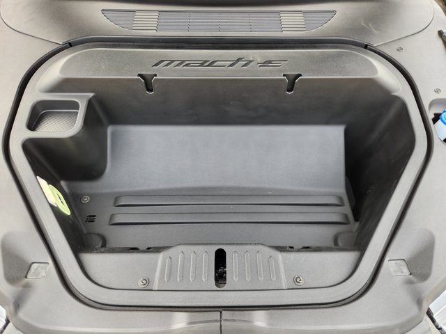 Vehicle image 21 of 22