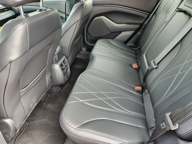 Vehicle image 20 of 22