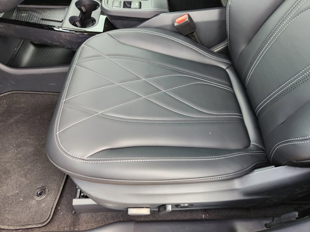 Vehicle image 17 of 22