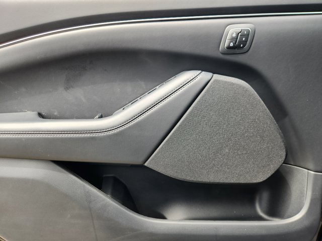 Vehicle image 16 of 22