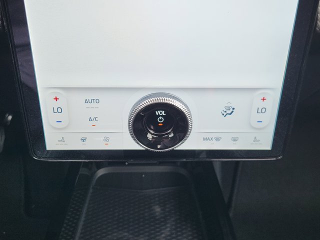 Vehicle image 14 of 22