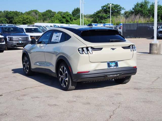 Vehicle image 4 of 22