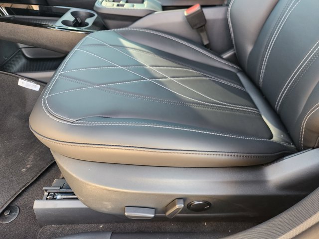 Vehicle image 20 of 22
