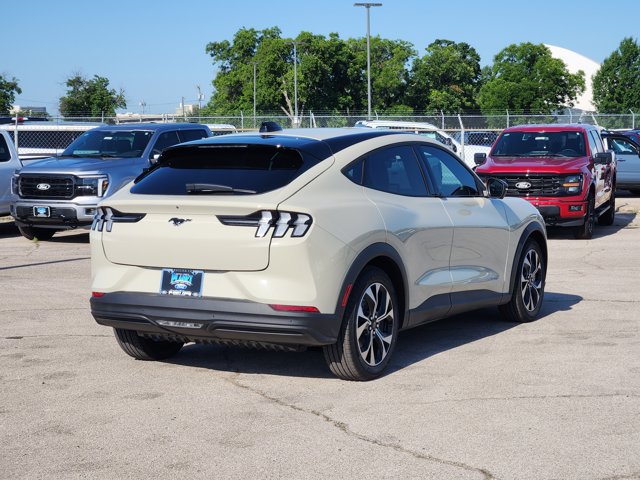 Vehicle image 3 of 22