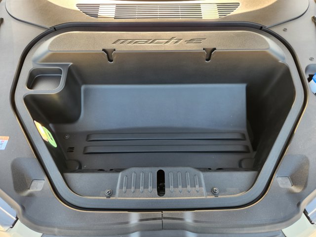 Vehicle image 8 of 22