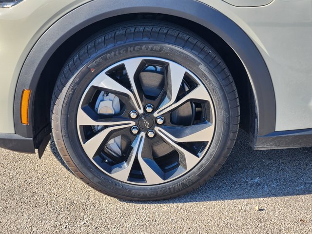 Vehicle image 5 of 22