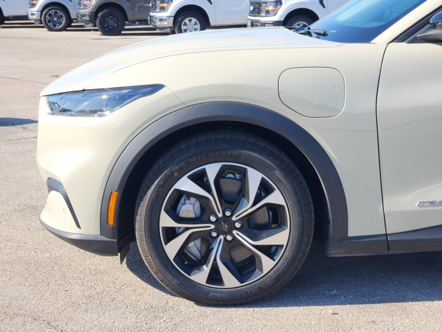 Vehicle image 6 of 22