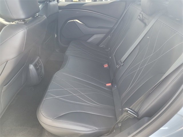 Vehicle image 4 of 11