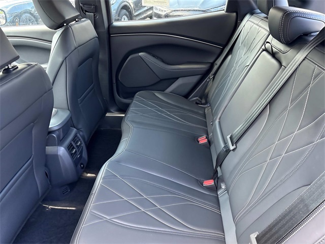 Vehicle image 11 of 31