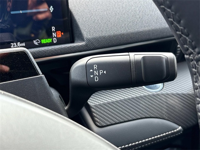 Vehicle image 25 of 31