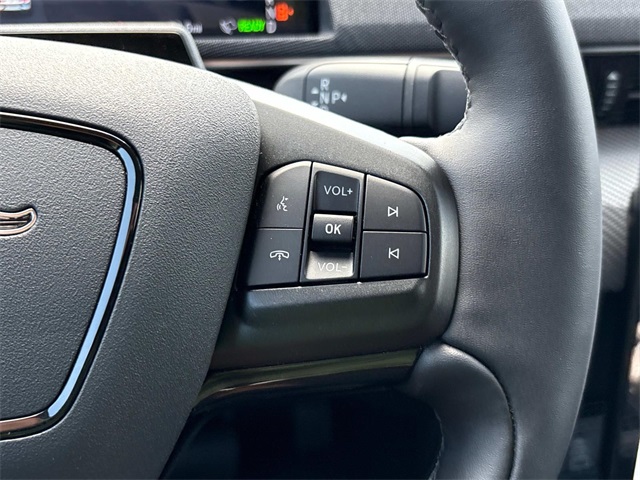 Vehicle image 26 of 31