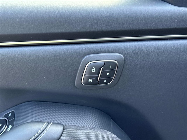 Vehicle image 27 of 31
