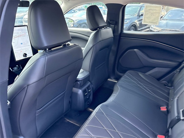 Vehicle image 12 of 31