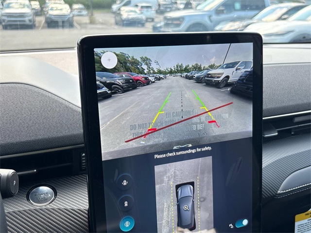 Vehicle image 17 of 31