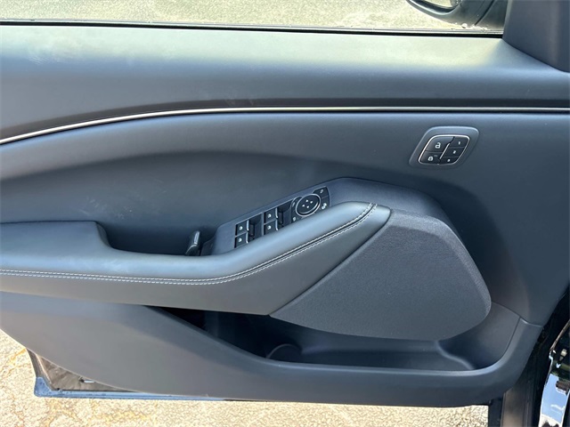 Vehicle image 22 of 31