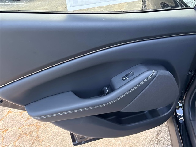 Vehicle image 21 of 31