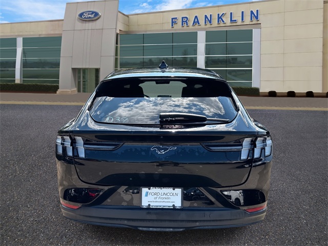 Vehicle image 10 of 31