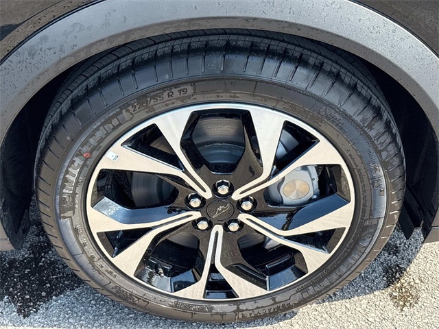 Vehicle image 8 of 31