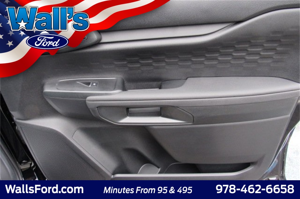 Vehicle image 23 of 28