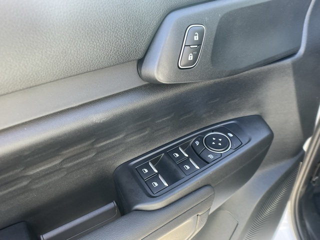 Vehicle image 31 of 37