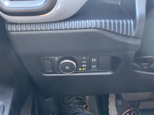 Vehicle image 33 of 37