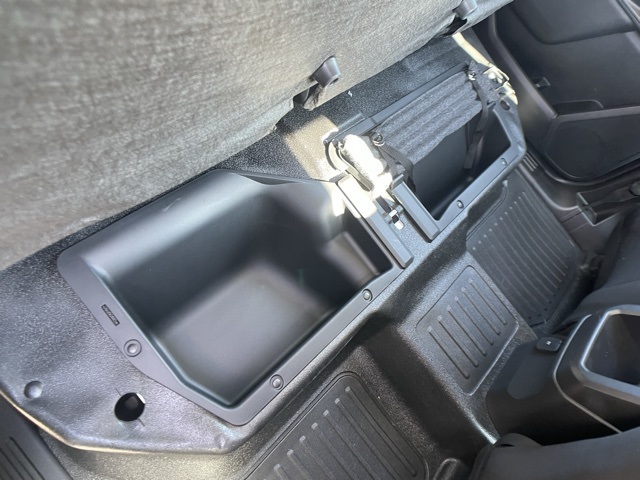 Vehicle image 32 of 37