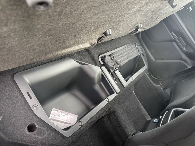 Vehicle image 34 of 37