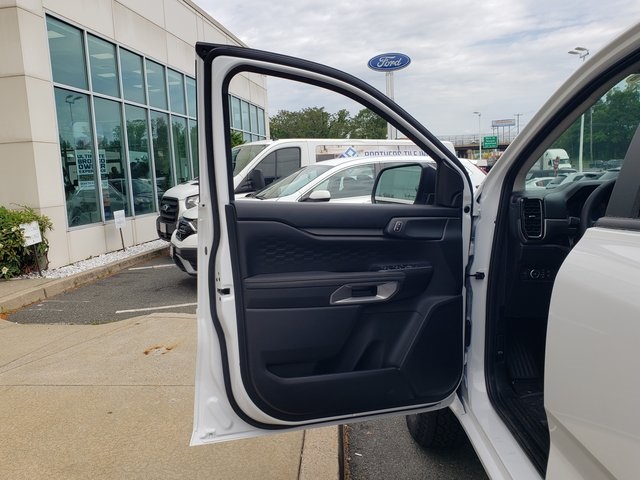 Vehicle image 10 of 33