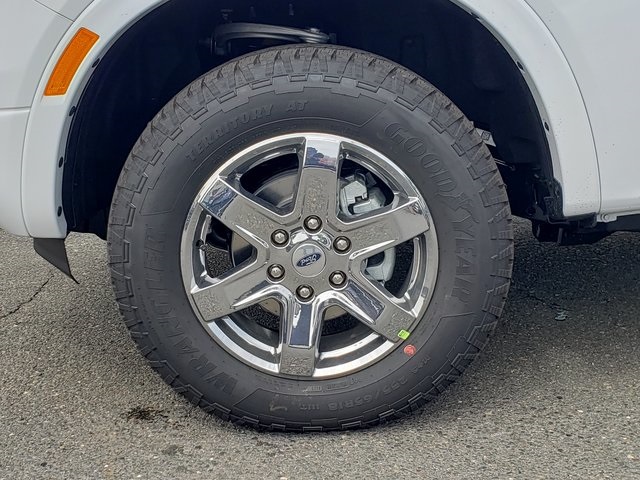 Vehicle image 31 of 33