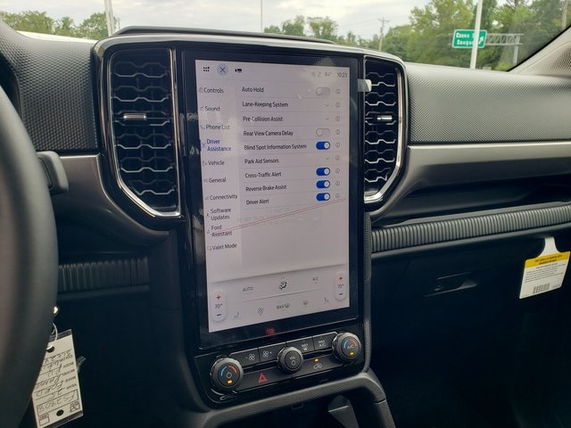 Vehicle image 24 of 33