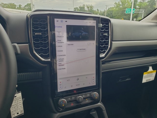 Vehicle image 23 of 33
