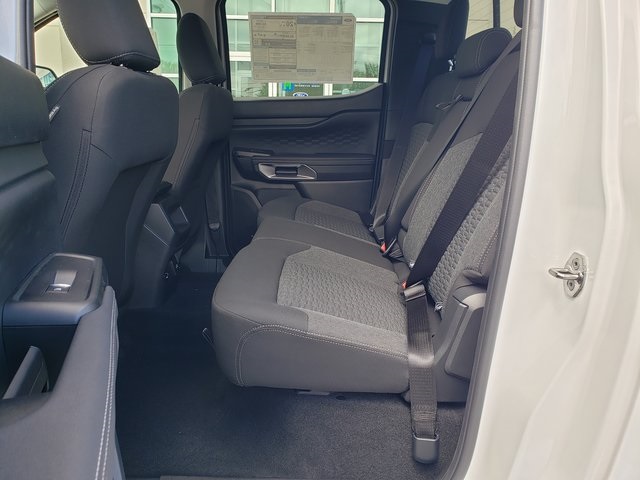 Vehicle image 17 of 33