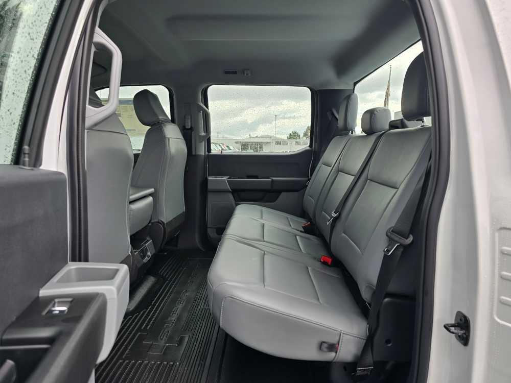 Vehicle image 18 of 23