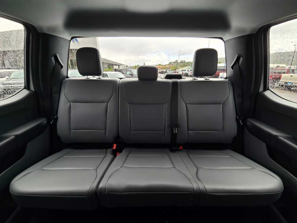 Vehicle image 19 of 23