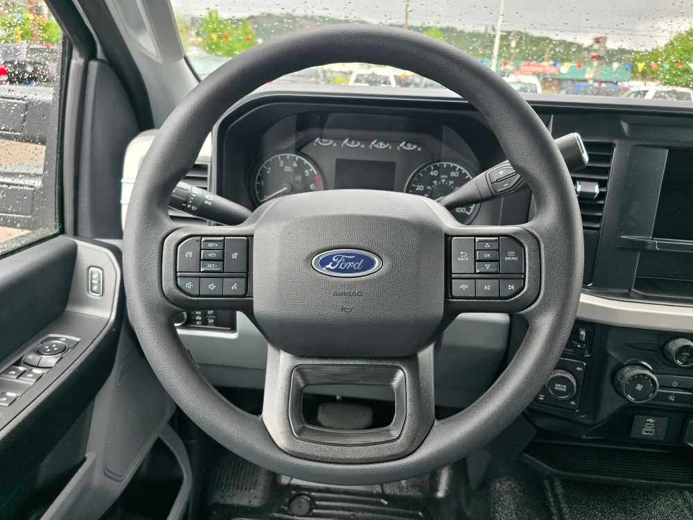 Vehicle image 13 of 23