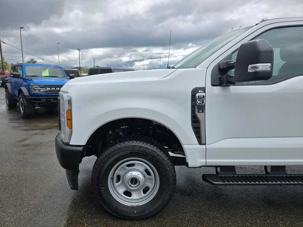 Vehicle image 9 of 23