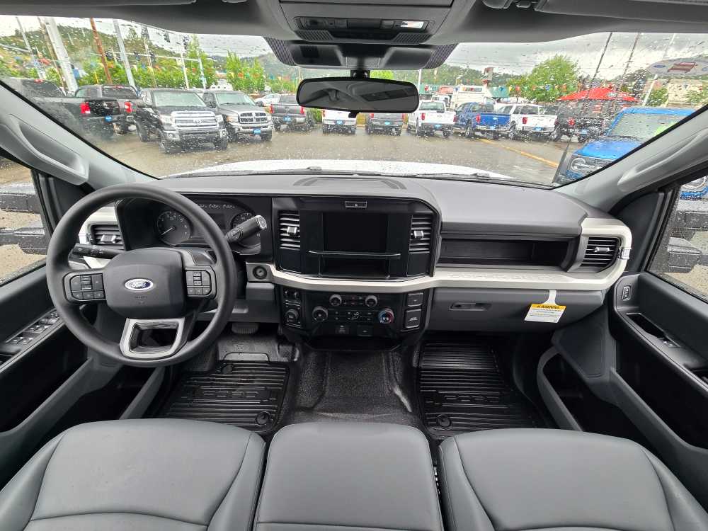 Vehicle image 17 of 23