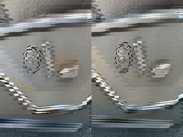 Vehicle image 21 of 33