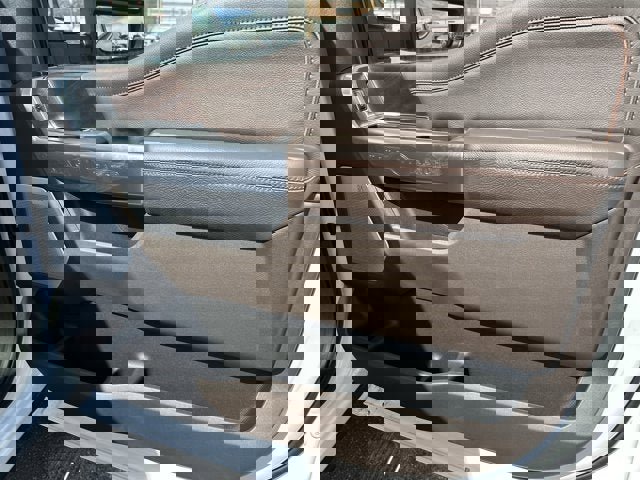 Vehicle image 19 of 33