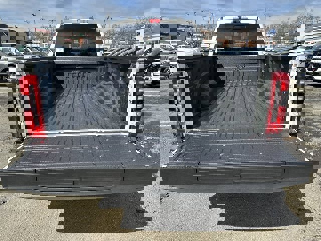 Vehicle image 18 of 33