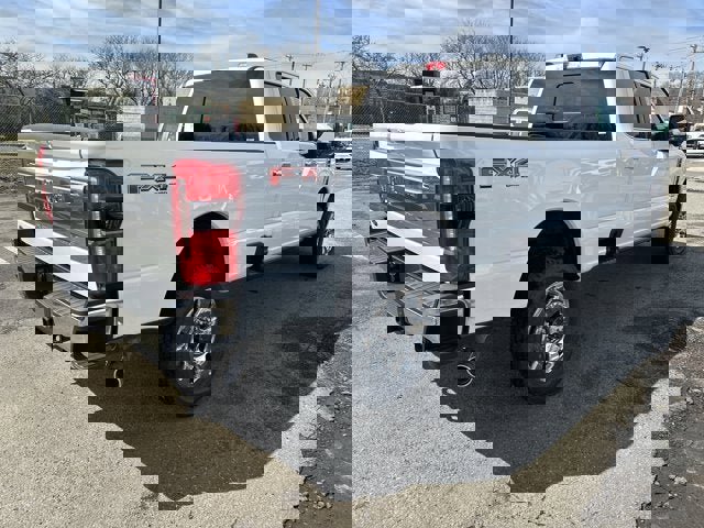 Vehicle image 4 of 33
