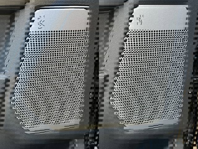 Vehicle image 8 of 19