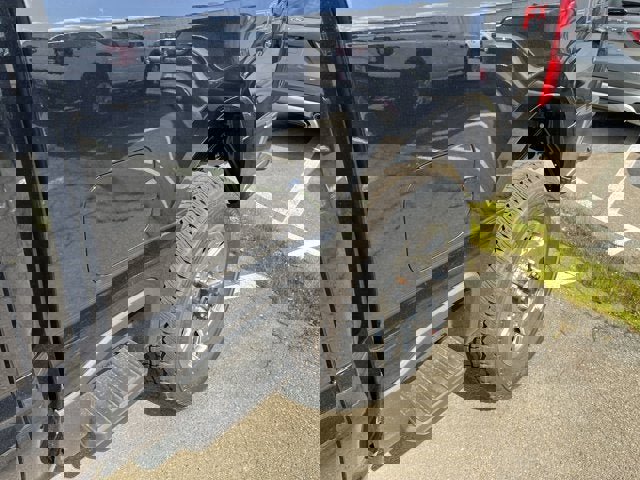 Vehicle image 18 of 19
