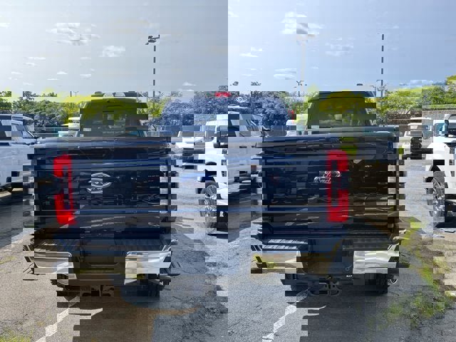 Vehicle image 4 of 19