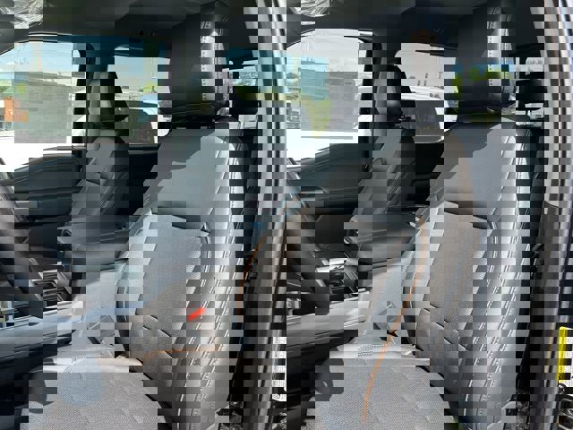 Vehicle image 10 of 19