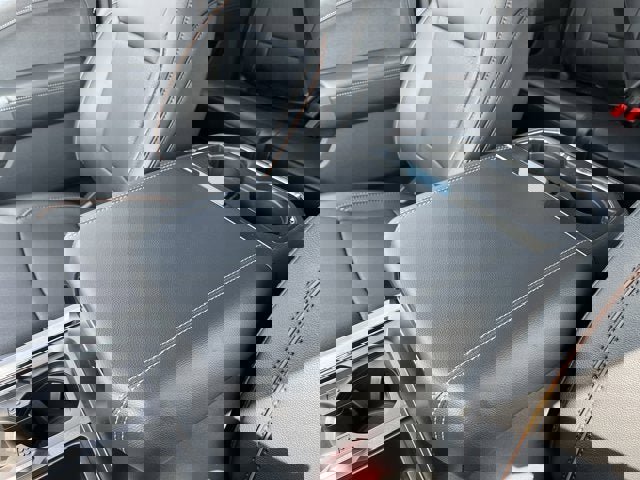 Vehicle image 15 of 19