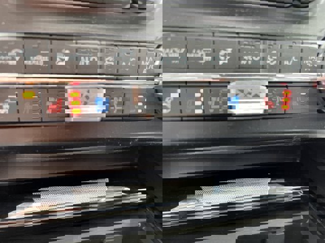 Vehicle image 21 of 27