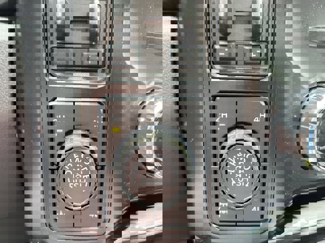 Vehicle image 22 of 27