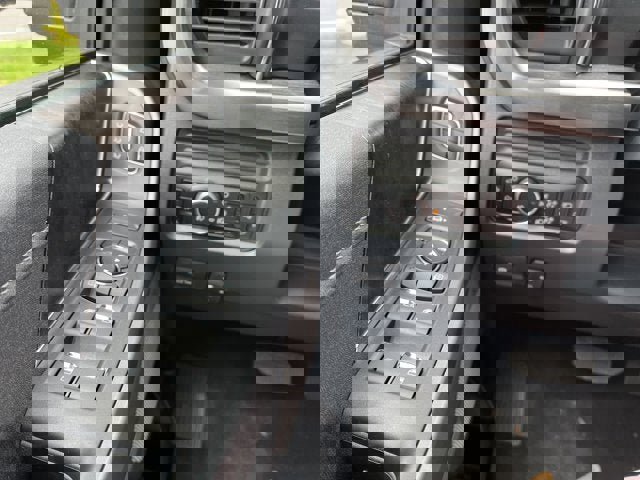 Vehicle image 15 of 27