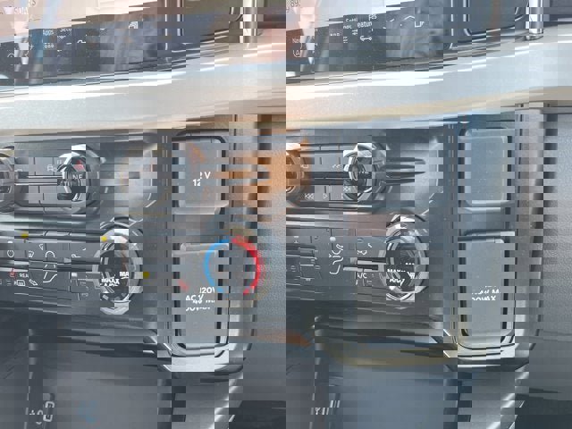 Vehicle image 20 of 25